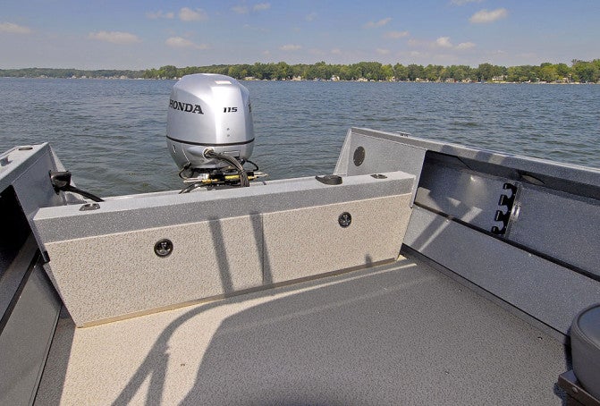 Smoker Craft Phantom 202