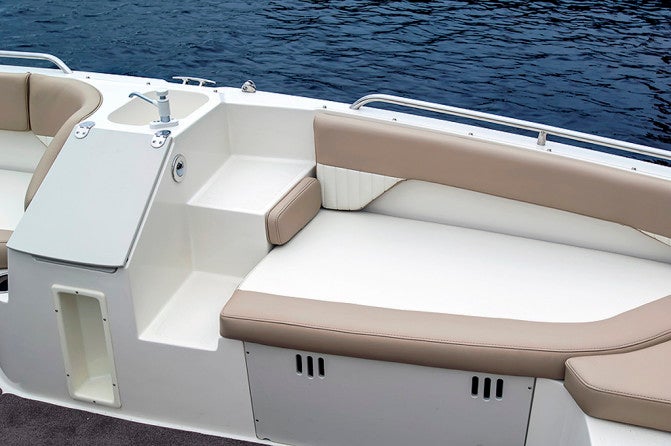 A port-side console with integrated entry steps, a sink with faucet, and a garbage disposal set the 192 SC apart.