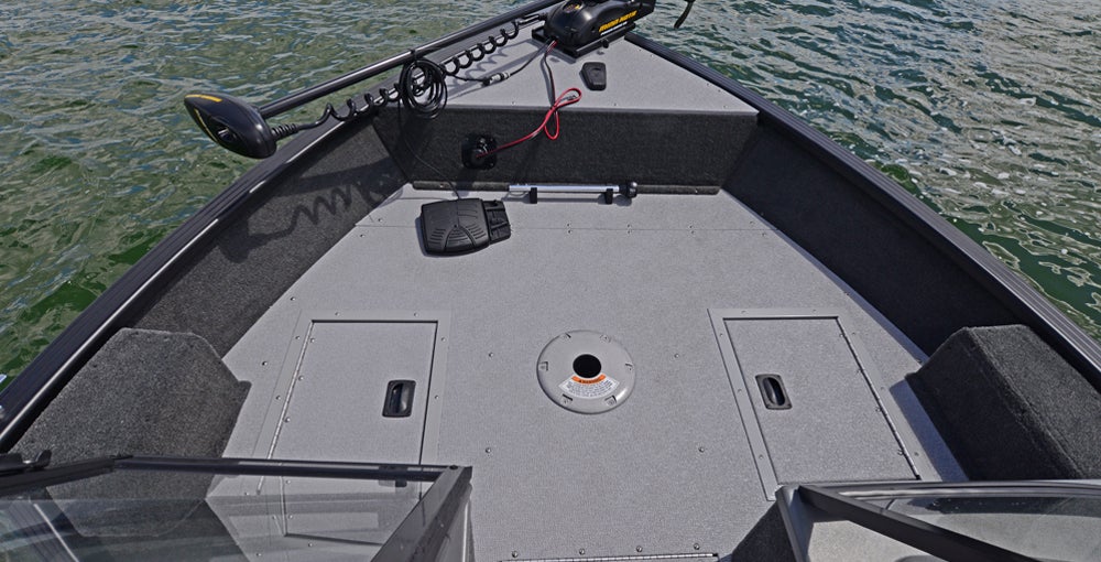The large elevated bow casting platform conceals a large storage locker and an 18-gallon aerated recirculating live well.