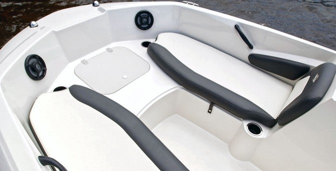 Stingray 191 DC Bow Seating Detail