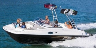 2015 Bayliner Deck Boat 215