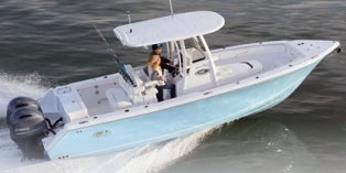 2015 Sea Hunt Gamefish 27 with Coffin Box