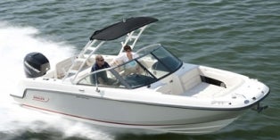 2016 Boston Whaler Vantage 230
