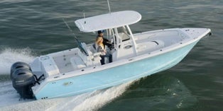 2016 Sea Hunt Gamefish 27 with Coffin Box