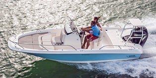 2021 Boston Whaler Dauntless 210